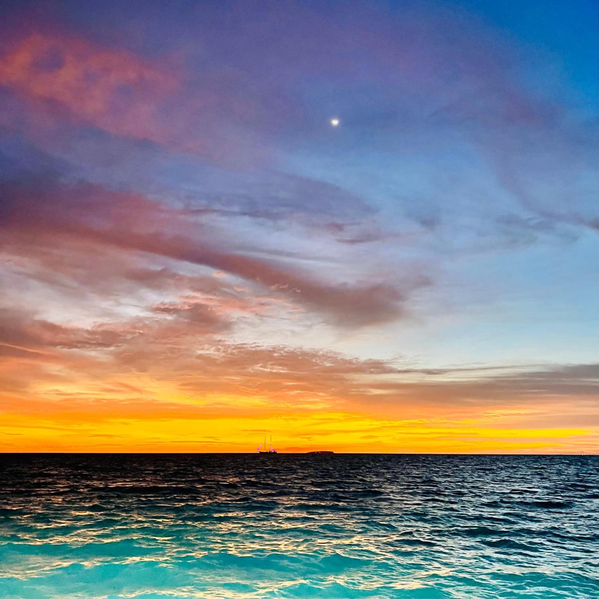 Heron Beach Hotel - The Best Maldivian Getaway In Dhiffushi,Maldives Екстер'єр фото