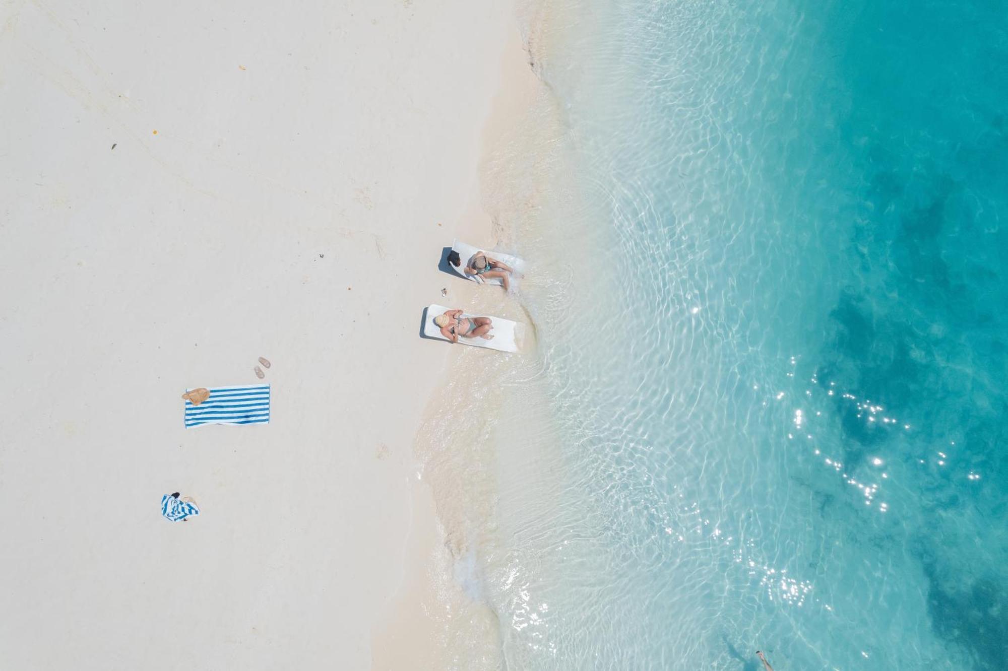 Heron Beach Hotel - The Best Maldivian Getaway In Dhiffushi,Maldives Екстер'єр фото