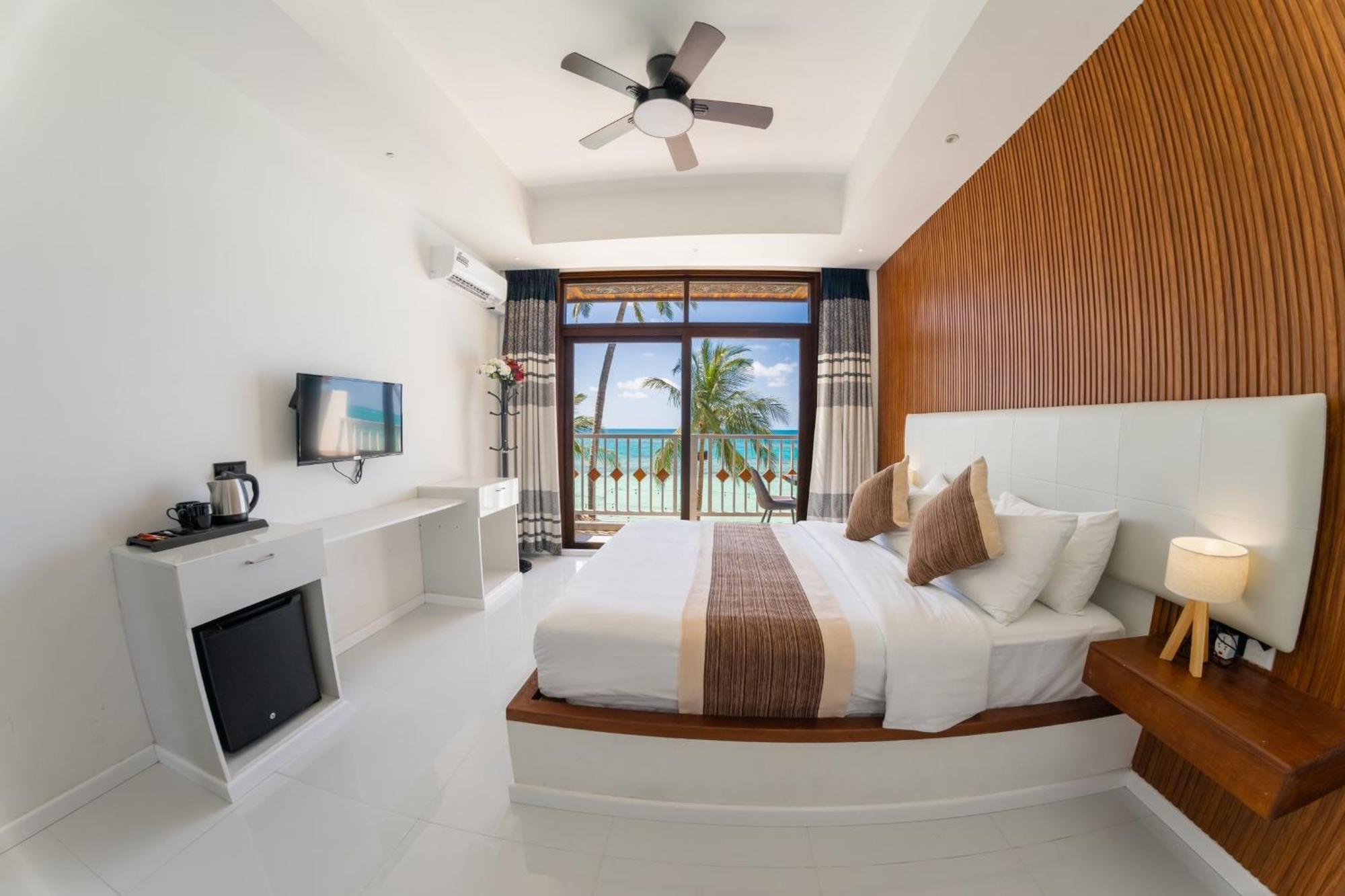 Heron Beach Hotel - The Best Maldivian Getaway In Dhiffushi,Maldives Екстер'єр фото