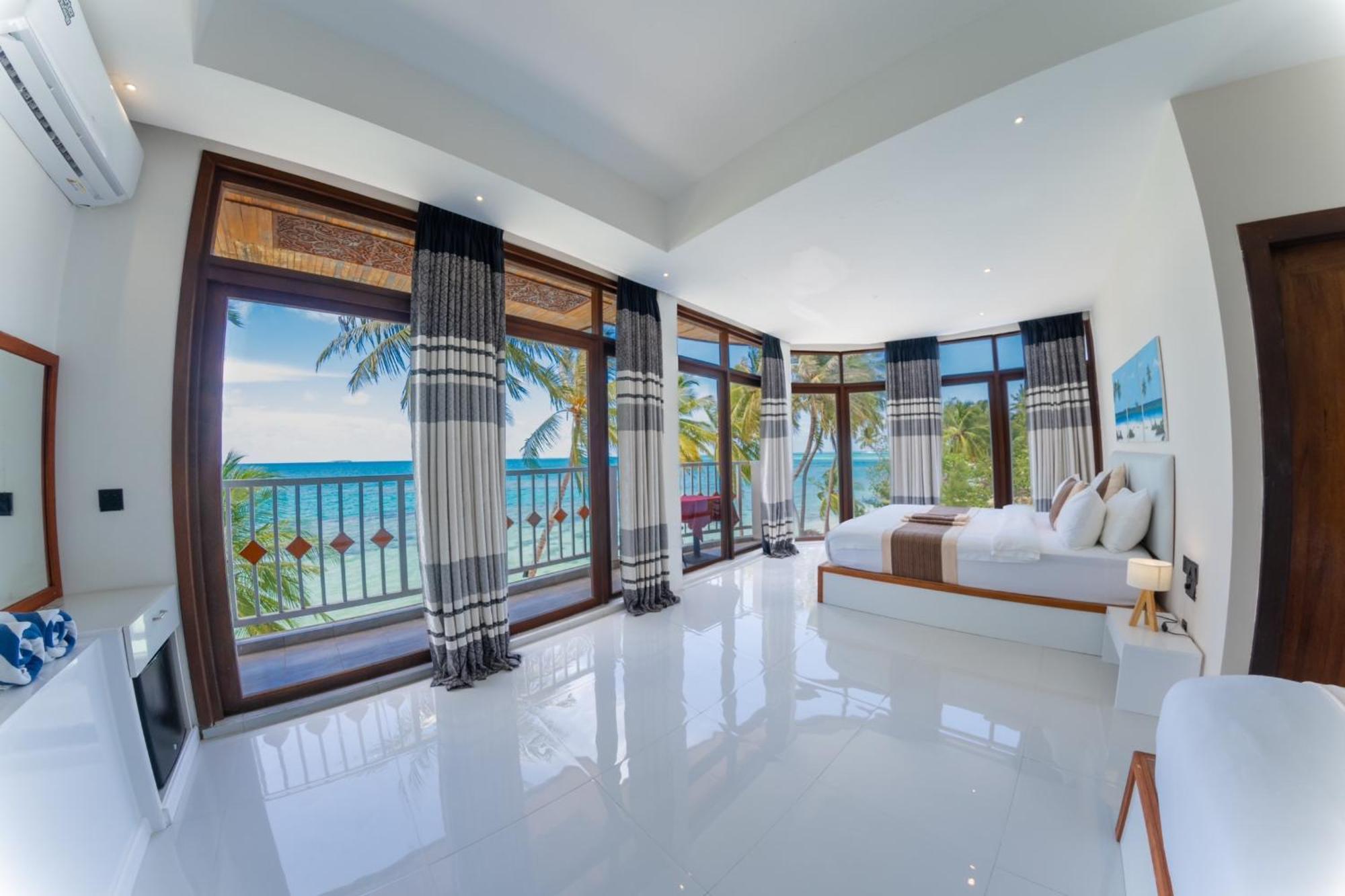 Heron Beach Hotel - The Best Maldivian Getaway In Dhiffushi,Maldives Екстер'єр фото