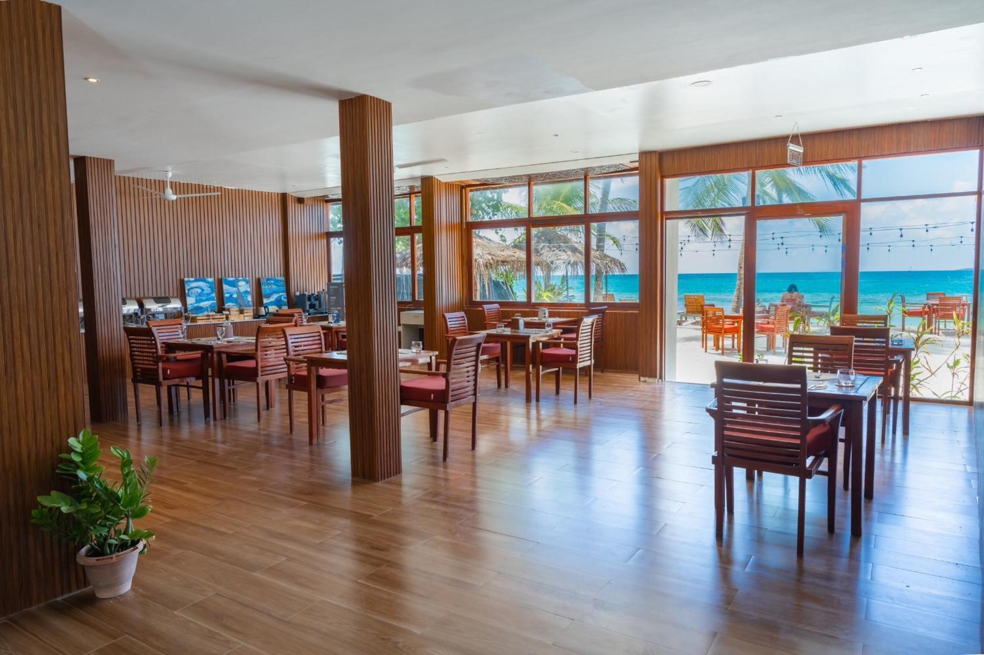 Heron Beach Hotel - The Best Maldivian Getaway In Dhiffushi,Maldives Екстер'єр фото