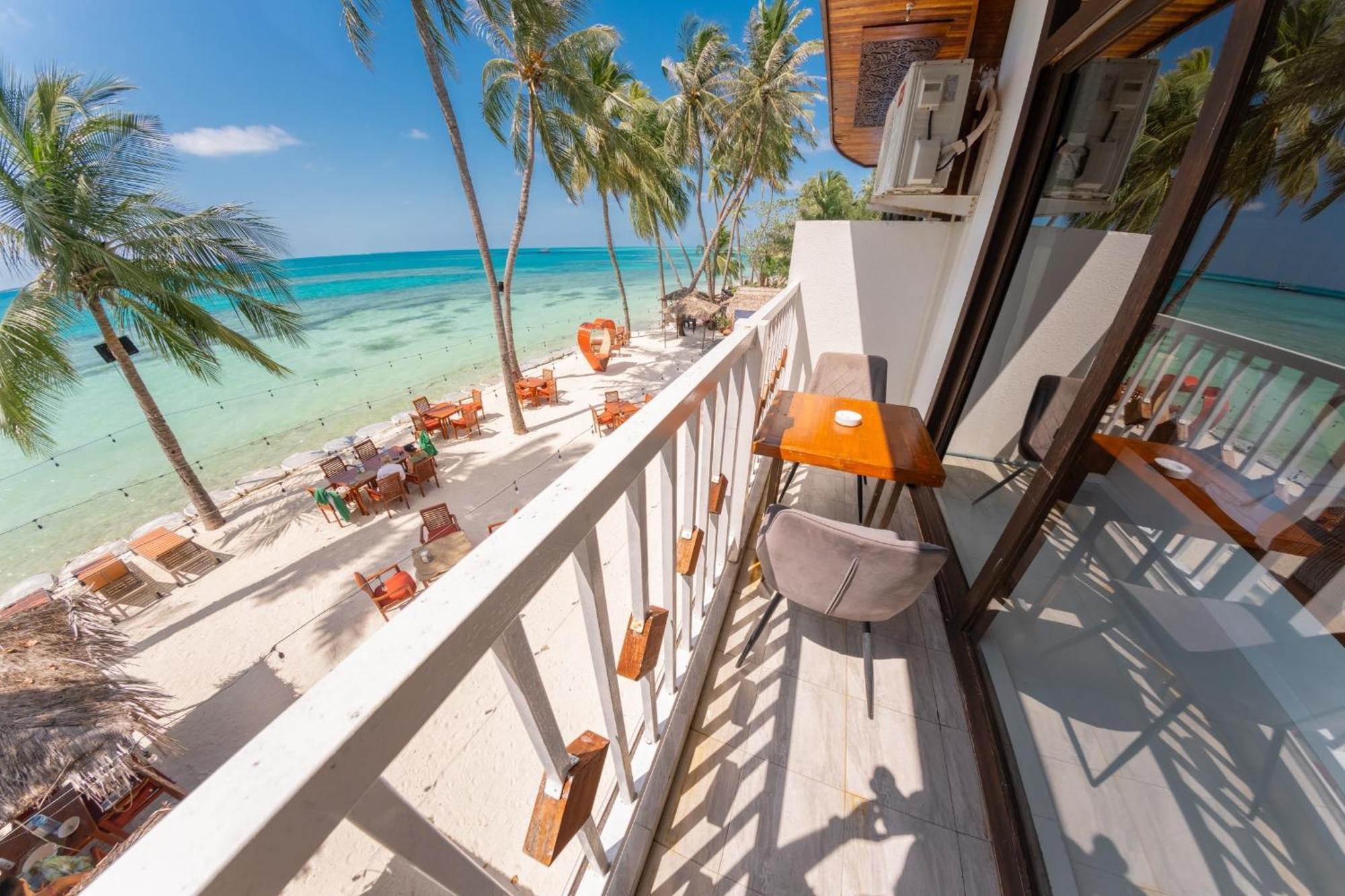Heron Beach Hotel - The Best Maldivian Getaway In Dhiffushi,Maldives Екстер'єр фото