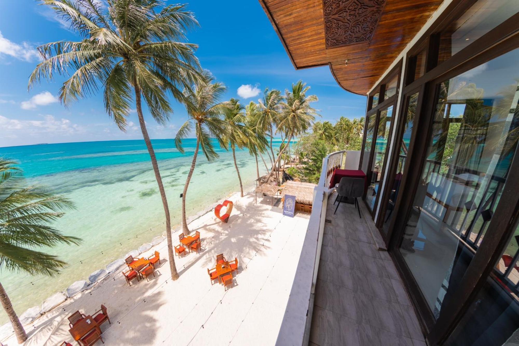 Heron Beach Hotel - The Best Maldivian Getaway In Dhiffushi,Maldives Екстер'єр фото