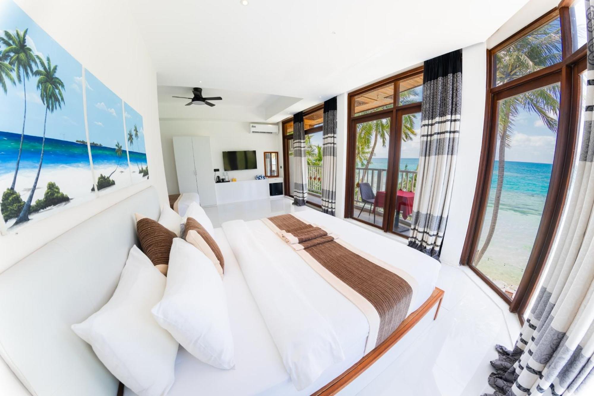 Heron Beach Hotel - The Best Maldivian Getaway In Dhiffushi,Maldives Екстер'єр фото